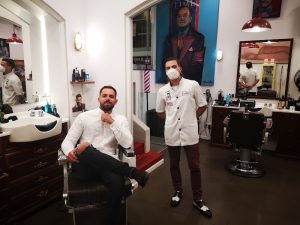 La Barbería Haircuts & Wines (La Rambla)