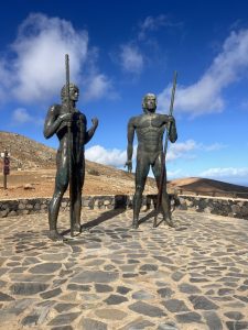 Estatuas de Guise y Ayose
